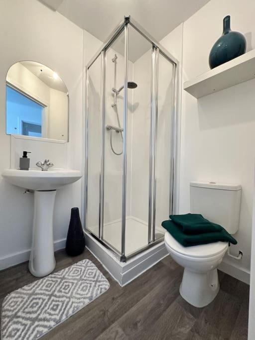 2 Bed Entire Upper Flat In Appartement