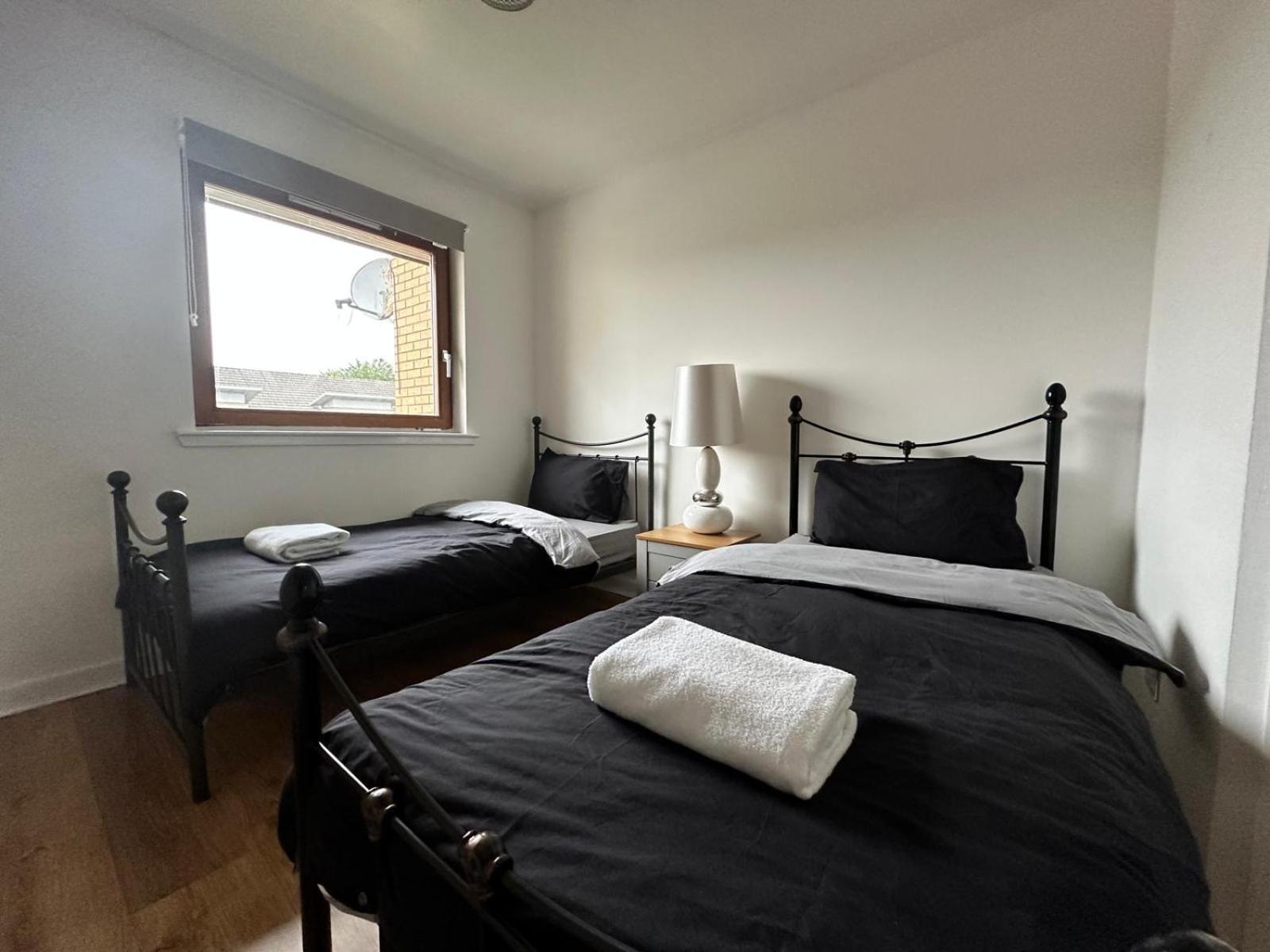 2 Bed Entire Upper Flat In Appartement *